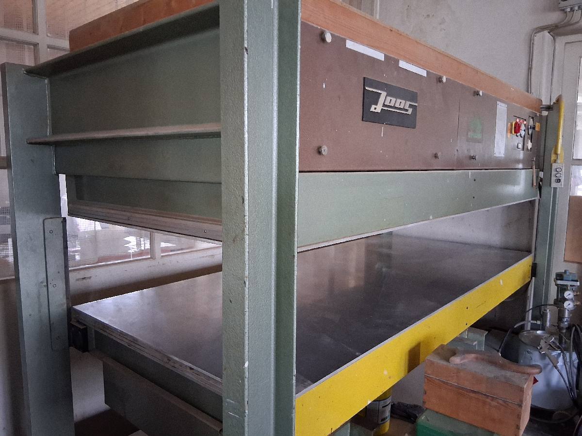 Furnierpresse