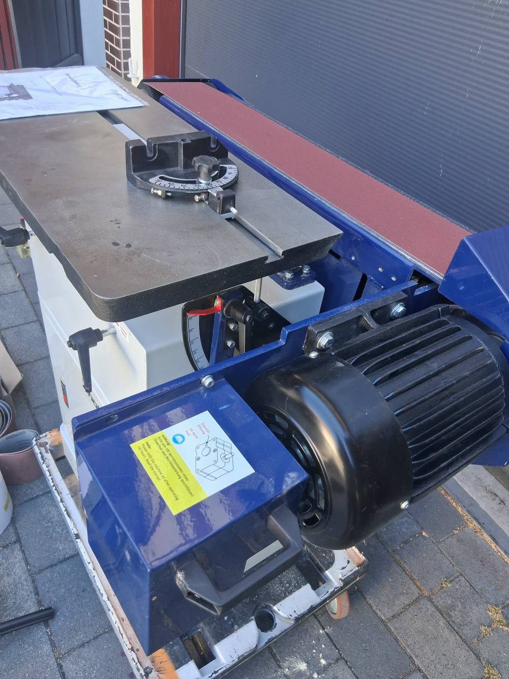 Kantenschleifmaschine mir Oszilation